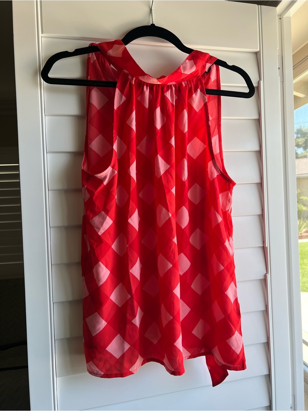 Red Printed Sleeveless Women's Top
Size 2 
Smoke free home
